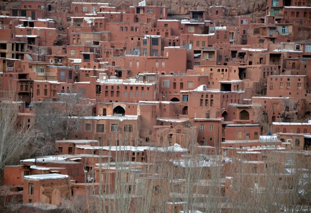 عمارة قرية ابيانه إيران حسب ويكيبيديا
