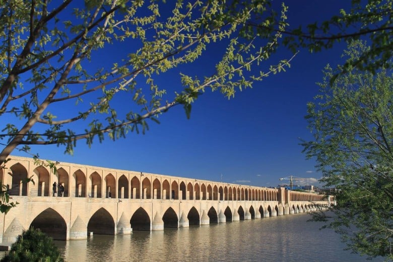 جسر Si o Se Pol على نهر Zayandeh Rood