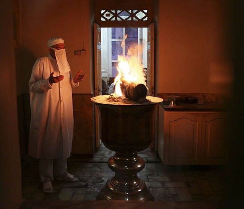 غرف داخل معبد النار
