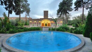 فندق مشير الممالك: فندق حديقة في يزد التاريخية فندق مشير المماليك، يزد