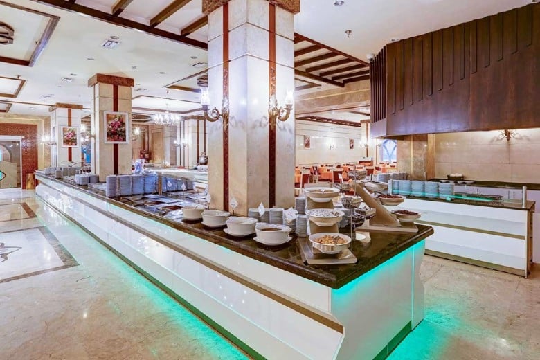 تناول الطعام في فندق مدينة الرضا تناول الطعام في فندق مدينة الرضا