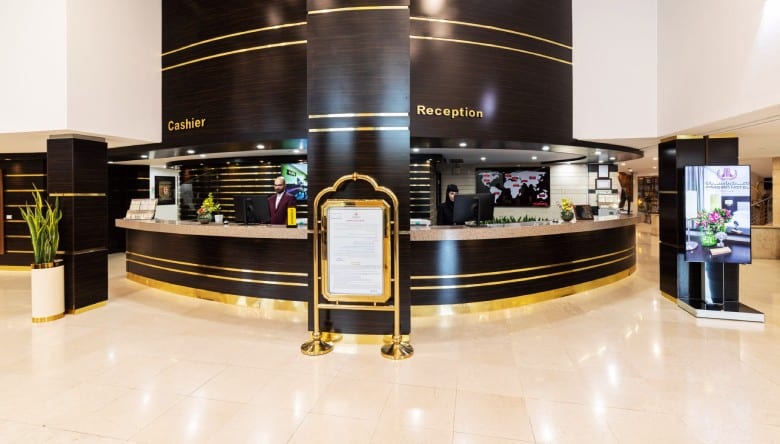 فندق بارسيان إيفين، الاستقبال