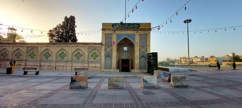 مدخل مرقد علي بن حمزة الحسيني