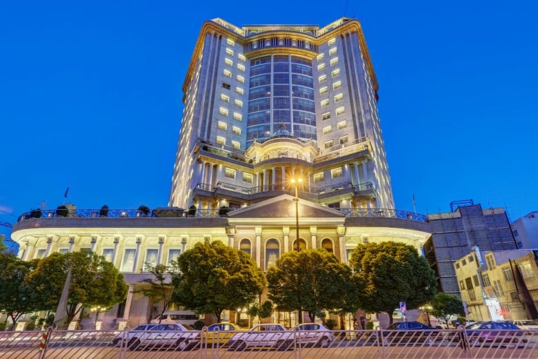 أفضل خيار للإقامة الفاخرة في مشهد: فندق قصر طلائي الذهبي Golden Palace Hotel Mashhad