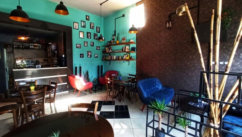 أفضل المقاهي في مشهد في جميع المناطق Piano Cafe ()