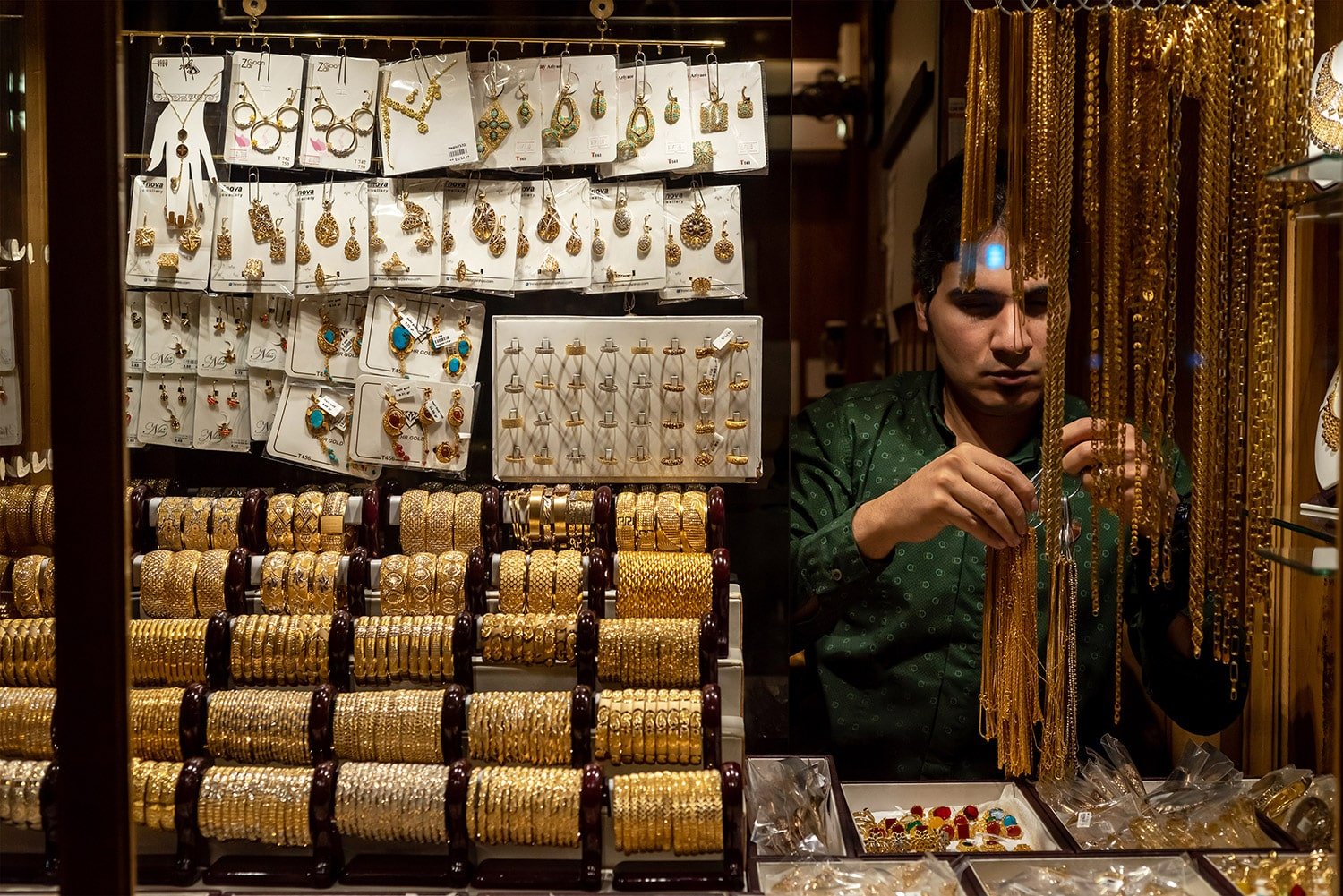 Isfahan Travel Guide: Must-See Sights And Attractions 38 Jewelry