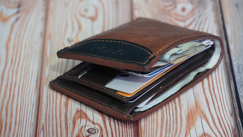 Cash Iran: Don't: Exchange Money On The Streets!