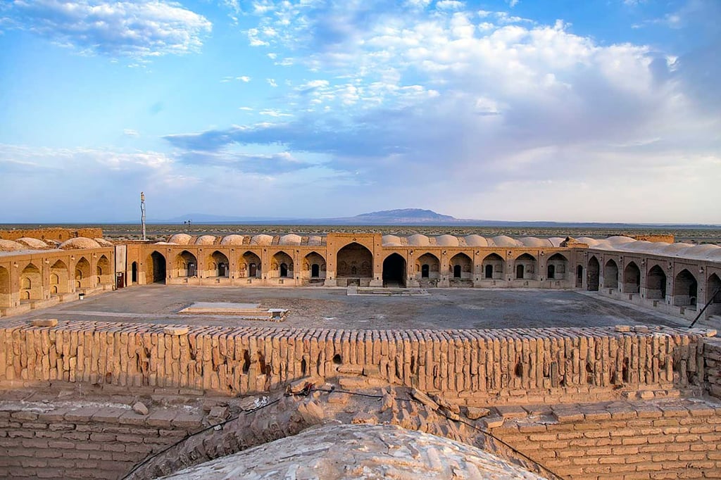 Deir E Gachin Caravanserai By Wikidata Deir-E Gachin Caravanserai In Qom