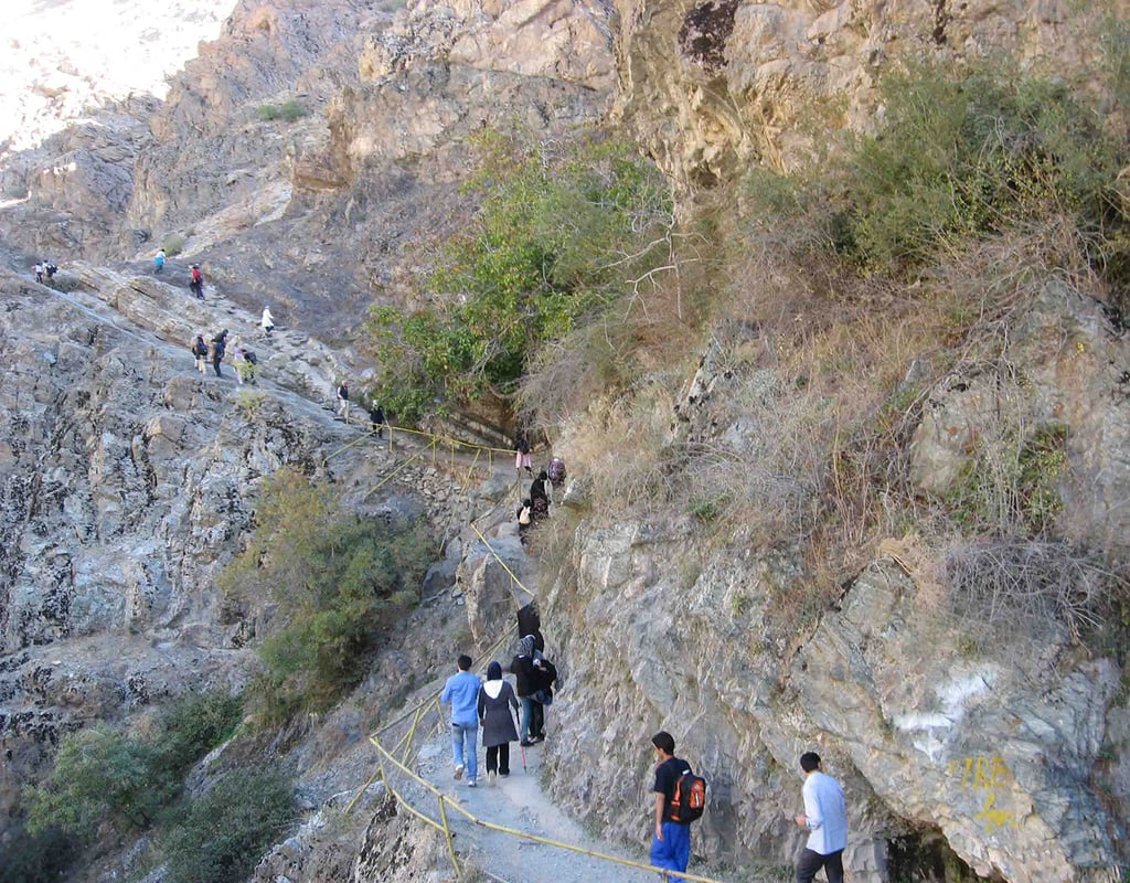 Darakeh Hiking Train 