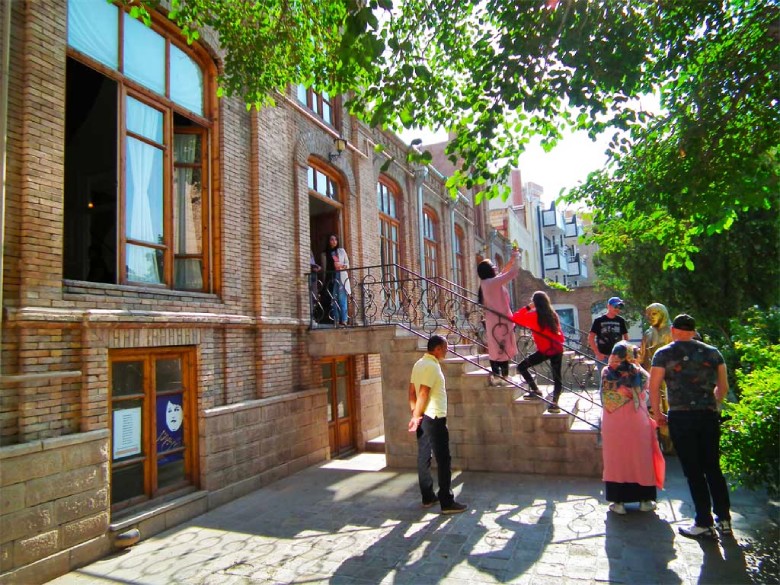 Parvin Etesami House In Tabriz