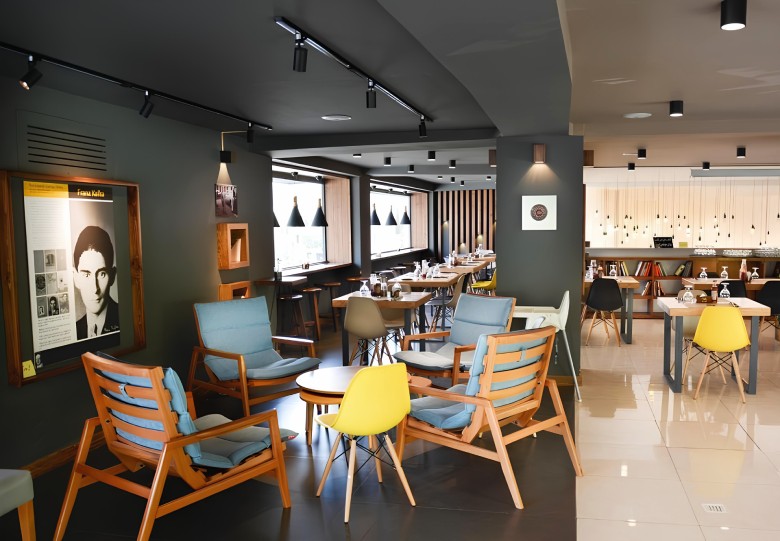 The Best Restaurants And Cafes In Shiraz (Top 10) 12 Greta Café, Shiraz