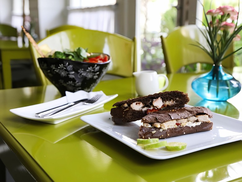 The Best Restaurants And Cafes In Shiraz (Top 10) 16 Street Lounge Café, Shiraz