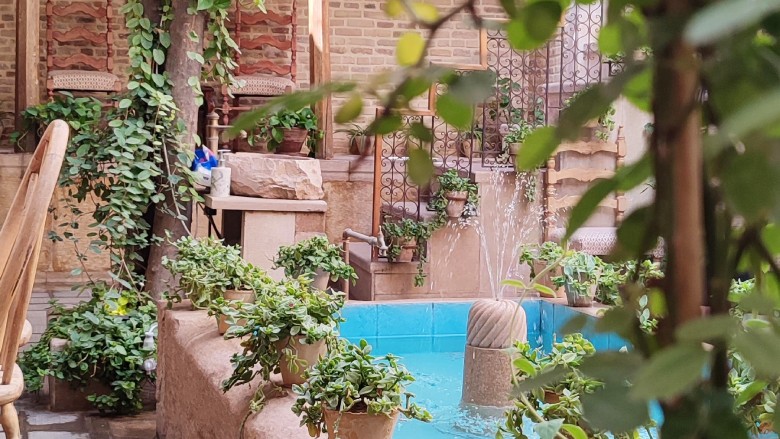 The Best Restaurants And Cafes In Shiraz (Top 10) 19 Zarnegar Museum Café, Shiraz