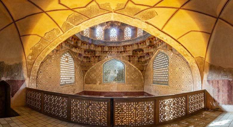 Inside Ganjali Khan Mosque
