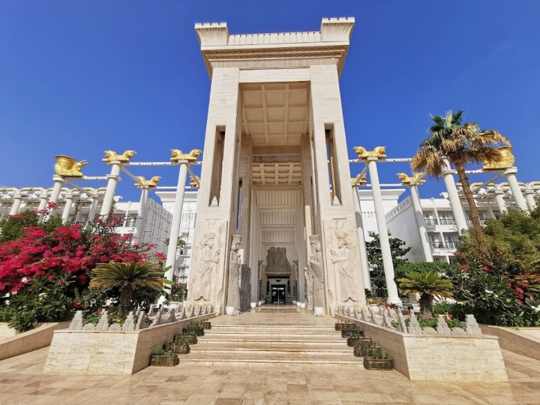What Are The Top 5-Star Hotels In Kish? 4 Dariush Grand Hotel Kish