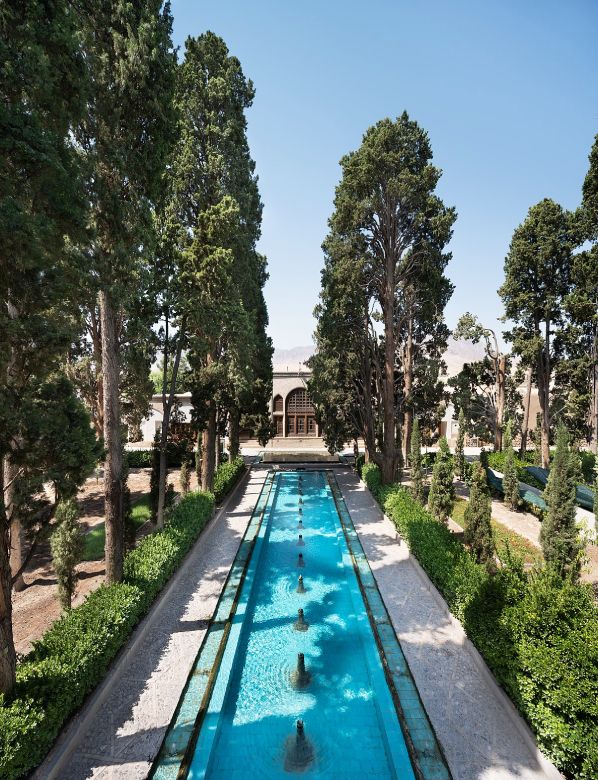 Kashan Fin Garden: Discover The Timeless Beauty Of Kashan 8 Twelve Fountains Pond Of Fin Garden