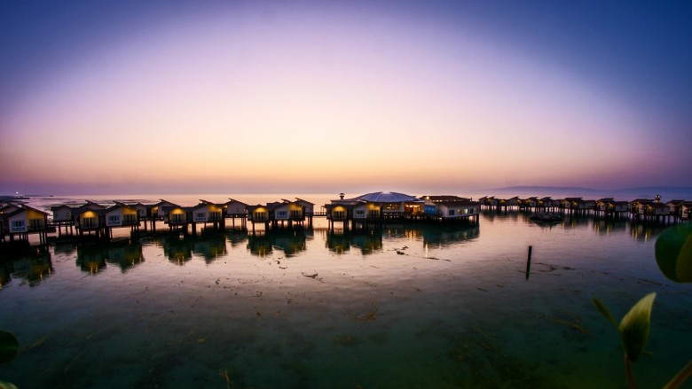 Ride The Waves: Floating Toranj Hotel In Kish Review 2 Toranj Hotel, Kish