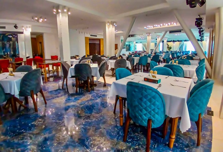 Chamran Grand Hotel, Restaurants