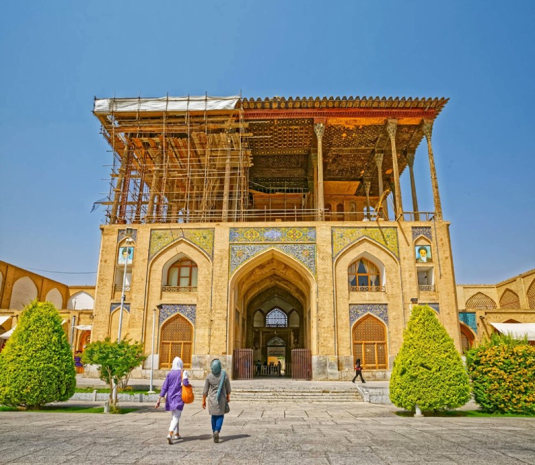 Visiting Ali Qapu Palace In Isfahan