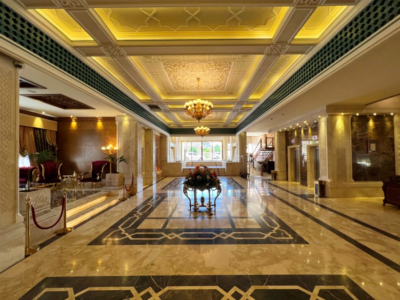 Zandiyeh Hotel, Lobby