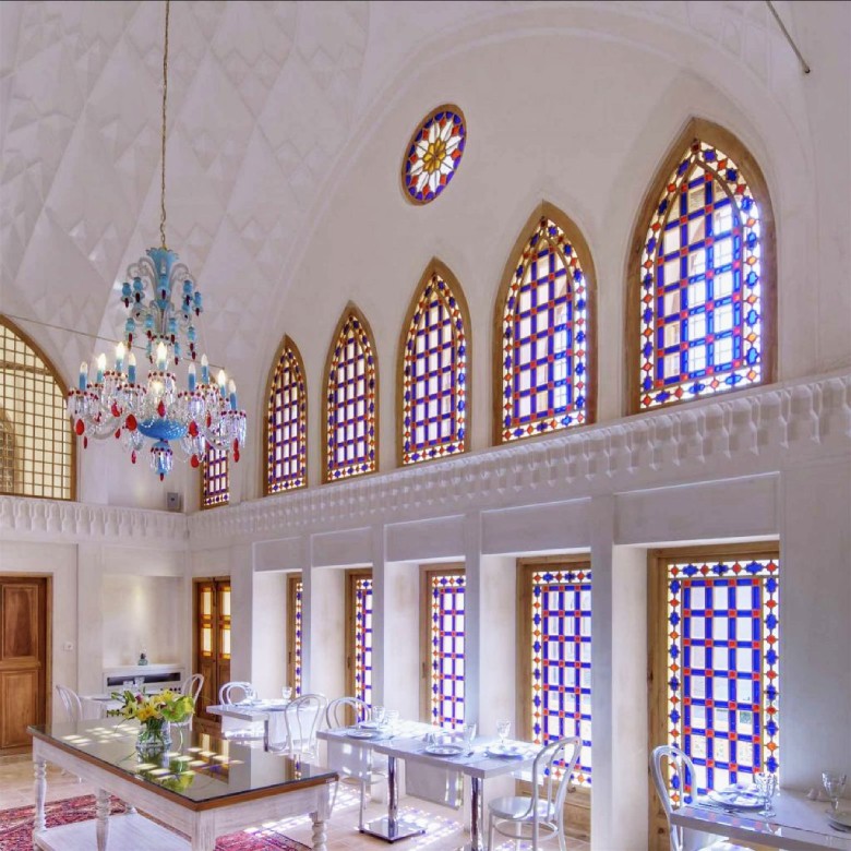 Manouchehri House: Where Tradition Meets Luxury 7 Manouchehri House Restaurant