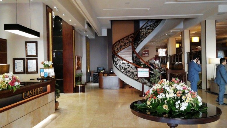 Elysee Hotel Shiraz: A European Touch 2 Elysee Hotel Shiraz, Lobby