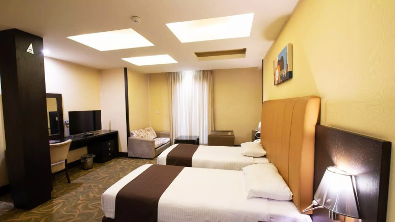 Shiraz Royal Hotel Rooms