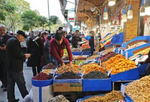 Shoppin In Tehran Grand Bazaar ()