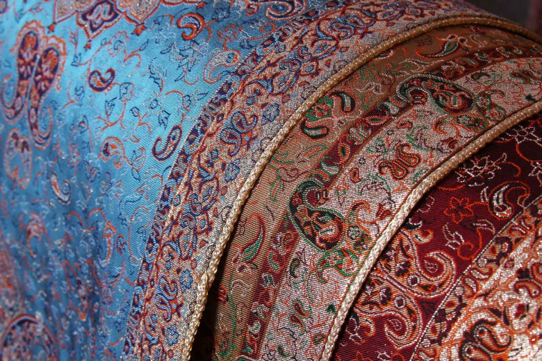 Shop Traditional At The Bazaars Of Yazd 6 Termeh Weaving Of Yazd ()