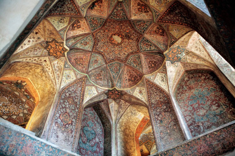 Interior Decoration And Artistry Of Hasht Behesht Palace