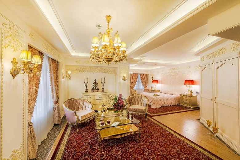 Room And Suite Of Golden Palace Hotel