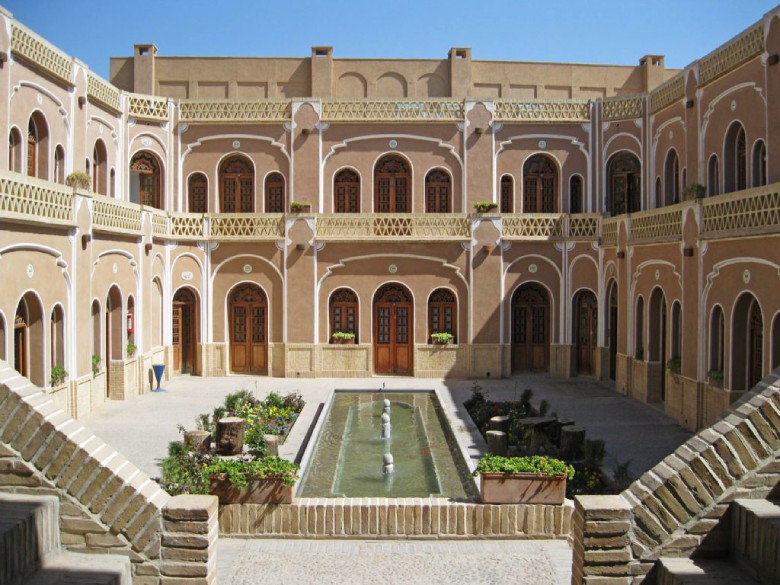 Visiting Lari House In Yazd