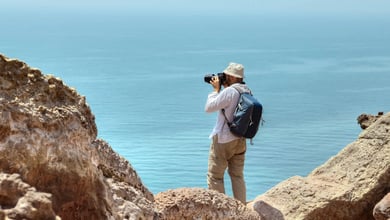 A Traveler'S Gaze On The Edge Of Hormuz