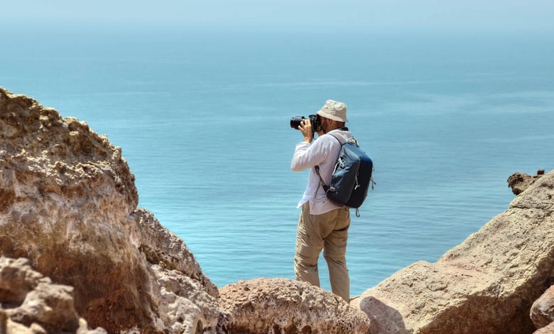 A Traveler'S Gaze On The Edge Of Hormuz