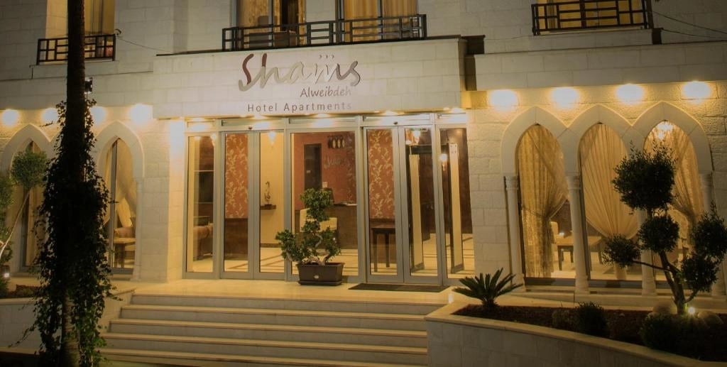 Shams Apartment Hotel Offers Essential Amenities Like Free Wi-Fi, Parking, And A Restaurant. Enjoy City Views And Excellent Service With Multilingual Staff, Making It A Great Option Among Luxury &Amp; Budget Hotels In Shiraz.