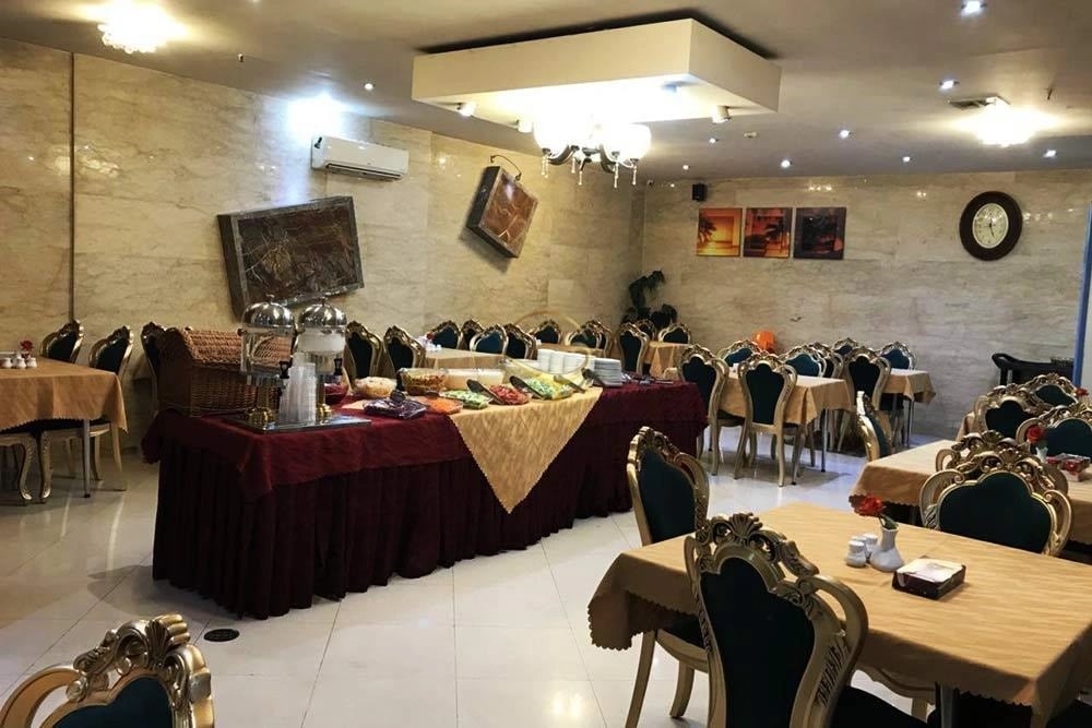 Marmar Hotel, One Of The Hotels Near Imam Reza Shrine, Offers Basic Comforts Just An 8-Minute Walk From The Holy Shrine, With A Restaurant, Café, And Convenient Access To Reza Bazaar And Shopping Areas.