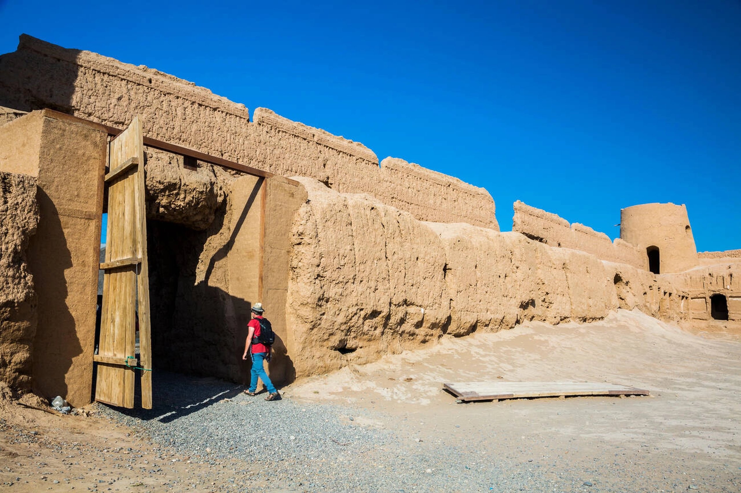 Nooshabad Castle Near Kashan, Iran, Offers A Fascinating Look At Ancient Persian Architecture. Its Historical Significance And Architectural Design Make It A Must-Visit. Remember To Secure Travel Insurance For Iran To Ensure A Safe And Worry-Free Journey. Contributor: Mikel Bilbao Gorostiaga- Travels / Alamy Stock Photo