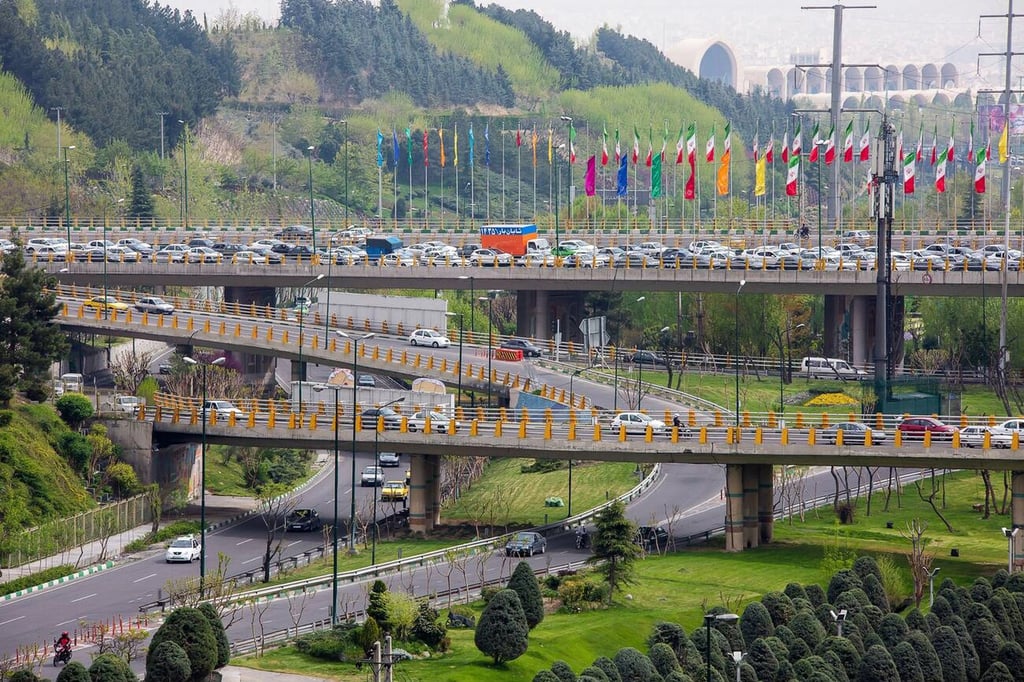 Snapp Vs Tapsi: Best Ride-Hailing Service In Iran 7 Tehran'S Urban Pulse