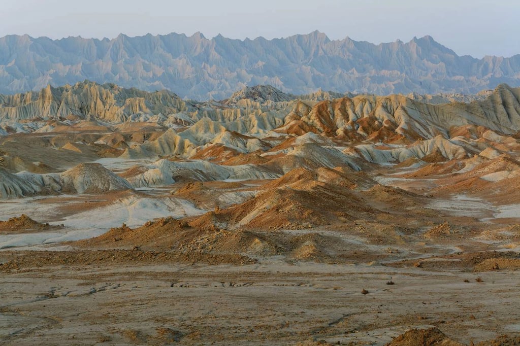 Best Time To Visit Chabahar: Quiet &Amp; Affordable Seasons 4 Mars Mountains At Sunset, Chabahar