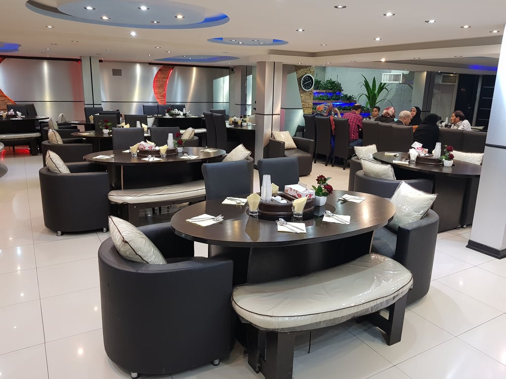 Best Restaurants In Isfahan: Top Picks For Iranian And International Tourists 21 Zayandeh Rud