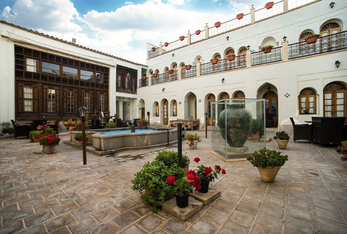 Atigh Traditional Hotel Isfahan