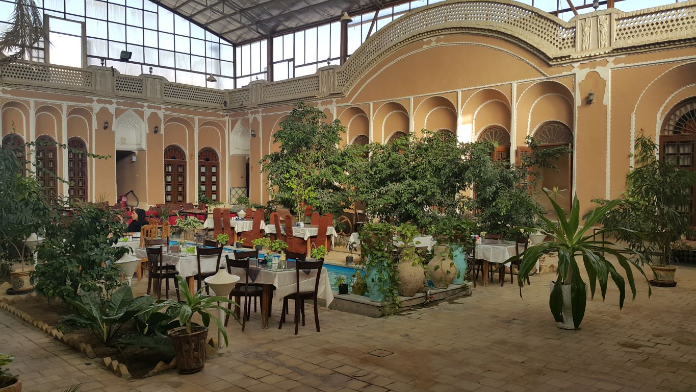 Royay Ghadim Traditional Hotel