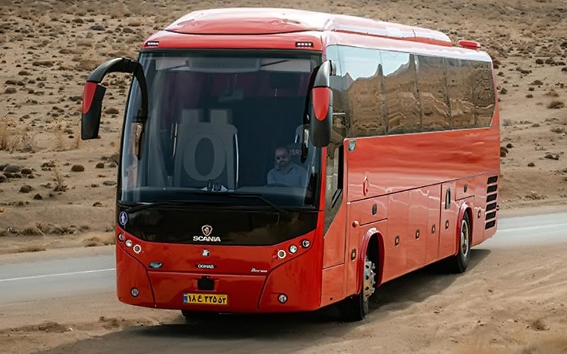 Автобус Iran Peyma на станции