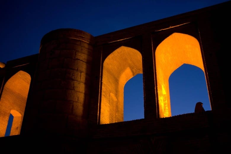 Visiting Si O Se Pol Bridge, Isfahan, Iran