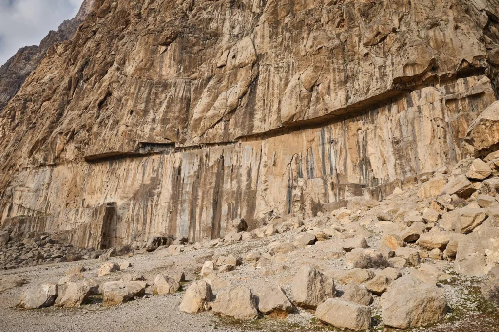 Carvings Of Farhad Tarash At Behistun, Iran