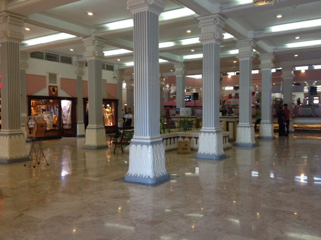 Marvarid Market Kish
