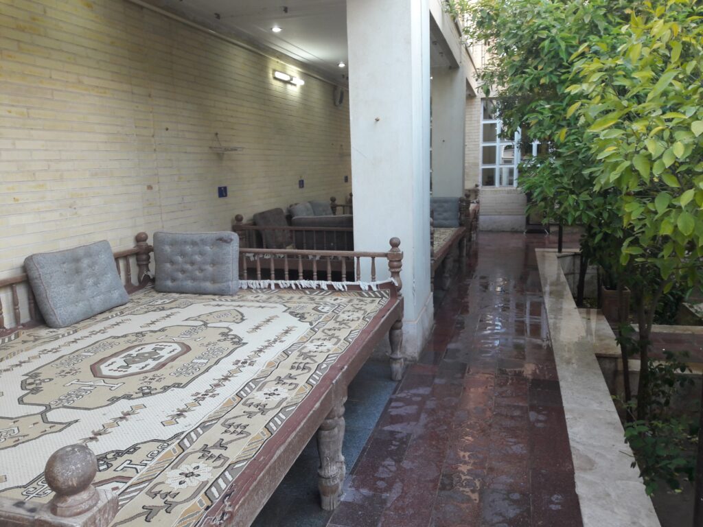 Kariz Hotel