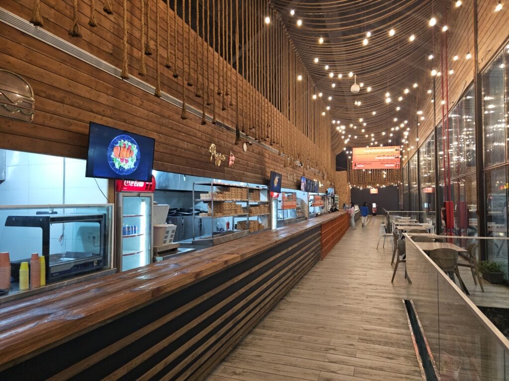 Kish Snow Park = Suspended Café