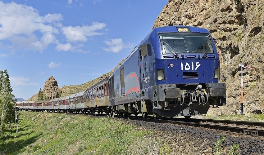 Vania Train Iran